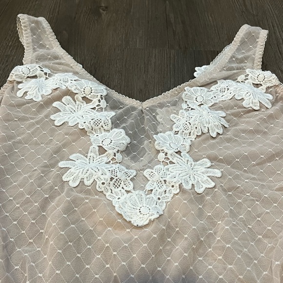 Crotchet/Lace VS white/nude bodysuit lingerie - Picture 2 of 6